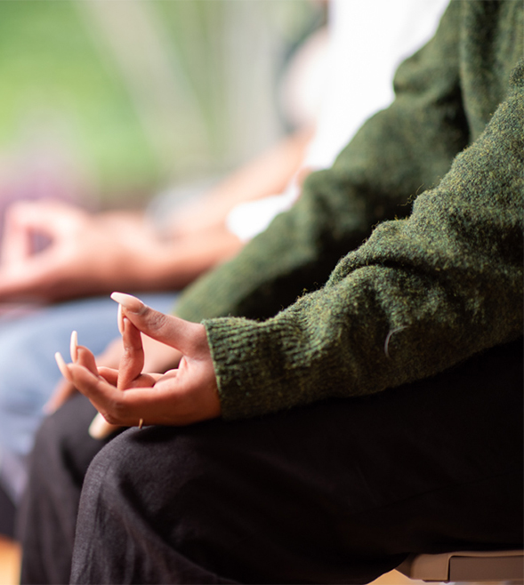 be-chill-Reflex-anchor close-up-of-hand-symbol-person-sitting